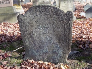 gravestone of dr. philemon dean sr. who died in 1716 in ipswich ma